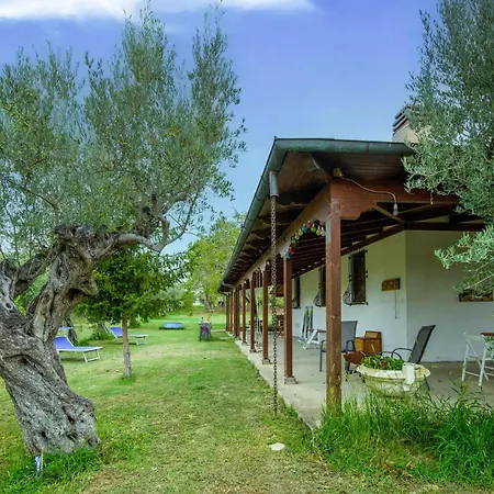 2 Bedroom In Morro D'oro Te * Pagliare